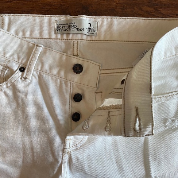 🍂 A&F White Distressed Boyfriend Cropped Jeans - Picture 5 of 8